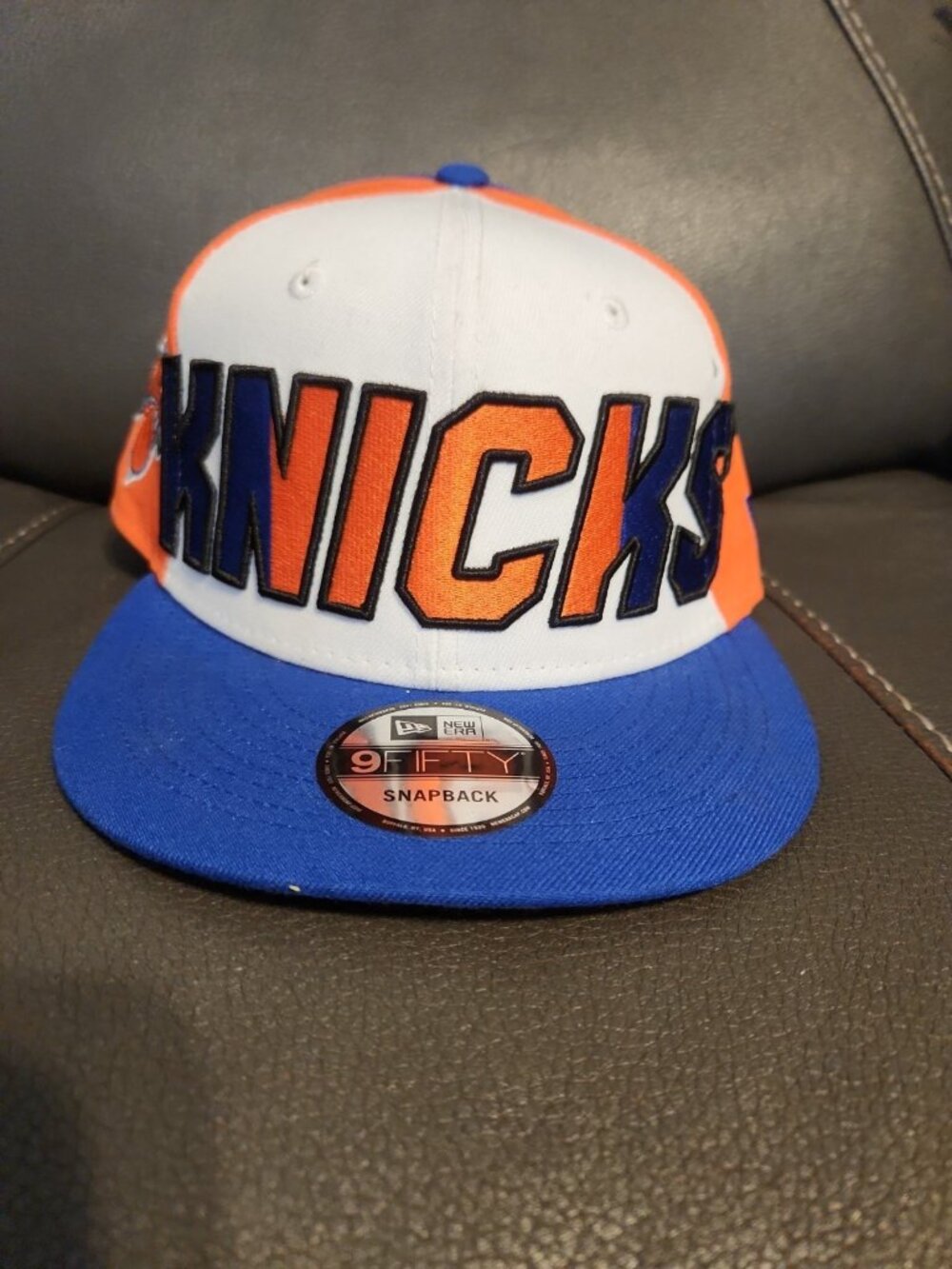 New Era New York Knicks Embroidered Side Logo Pinwheel 9fifty SnapBack Hat